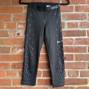 Nike Pro Iridescent Holographic Dash‎ Capri Leggings